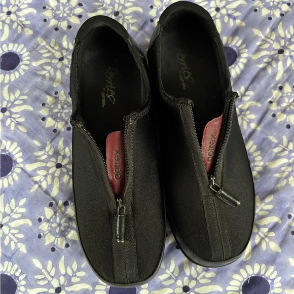 Aetrex Berries EUC Size 9.5 - Picture 3 of 4